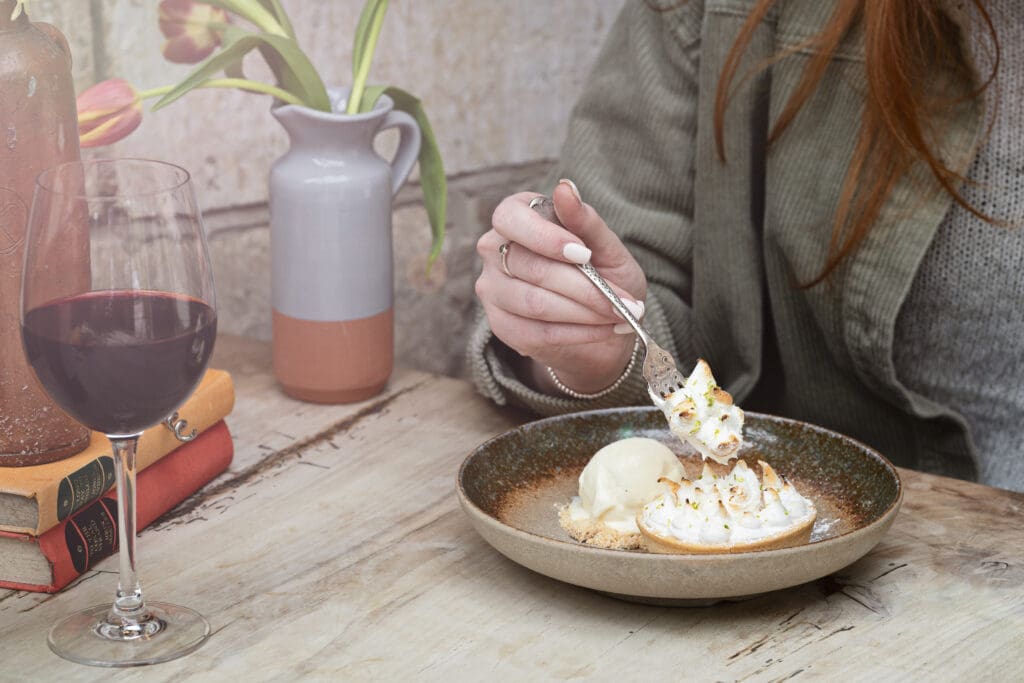 KEY LIME PIE Italian meringue, vanilla ice cream (V)